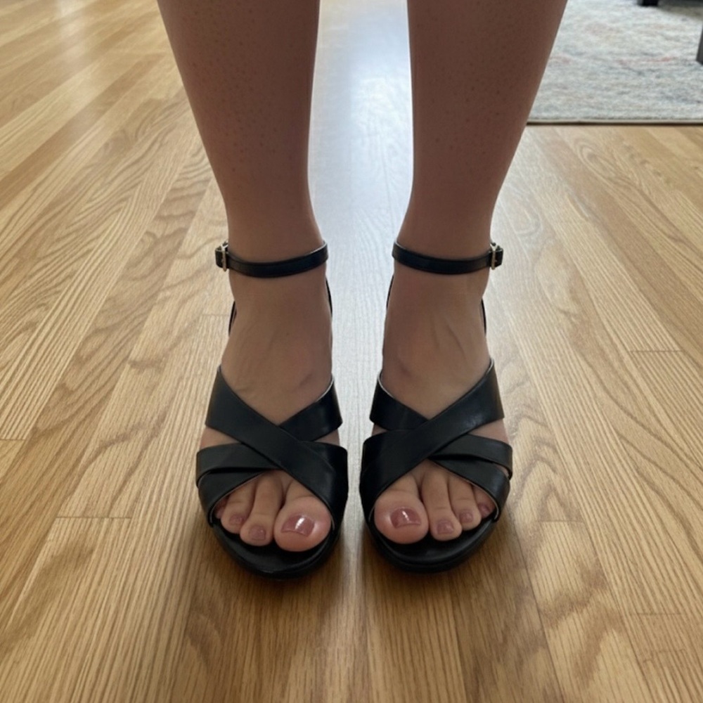 CUSHIONAIRE Mood Platform Sandals, Women’s 8.5, Black